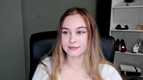 Snapshot of playgirl_valeria chatting on 02.25.26 Valeria online show from 02.25.26