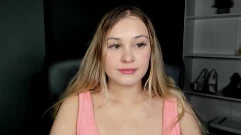 Snapshot of playgirl_valeria chatting on 05.28.26 Valeria online show from 05.28.26