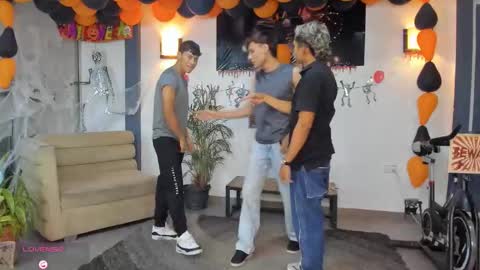   online show from 11.04.25