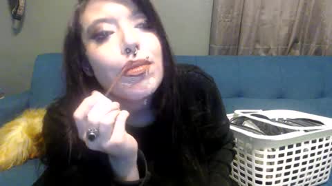 pleasantdinosaurus7537 online show from 11.18.25