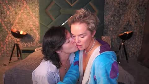 Ira brunette and Vika blonde online show from 11.18.25