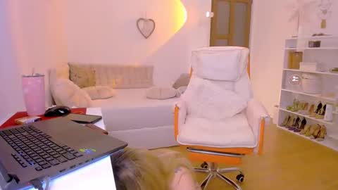 PleasureWitch online show from 04.06.26