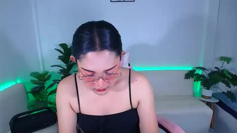 Snapshot of ploysaithailand chatting on 10.15.25 Ploysai online show from 10.15.25