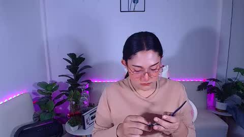 Snapshot of ploysaithailand chatting on 10.21.25 Ploysai online show from 10.21.25