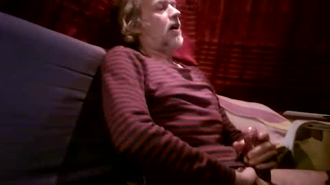 Snapshot of plus84u chatting on 02.14.25 Fratzz online show from 02.14.25