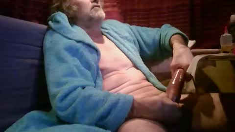 Snapshot of plus84u chatting on 02.17.25 Fratzz online show from 02.17.25