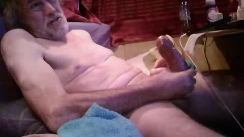 Snapshot of plus84u chatting on 02.19.25 Fratzz online show from 02.19.25