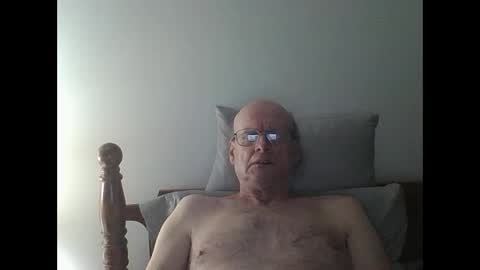 Snapshot of pmb11 chatting on 09.13.25 trek 11 online show from 09.13.25