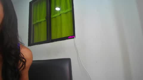Snapshot of pocahontas_prinsce chatting on 05.10.26 Nikole online show from 05.10.26