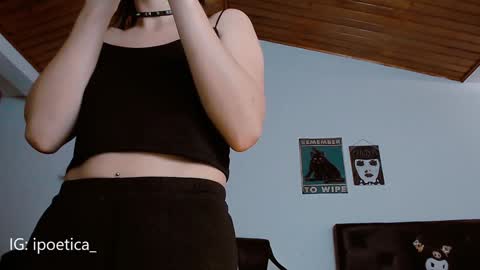 Snapshot of poeeticaa_ chatting on 01.04.25 IG ipoetica online show from 01.04.25