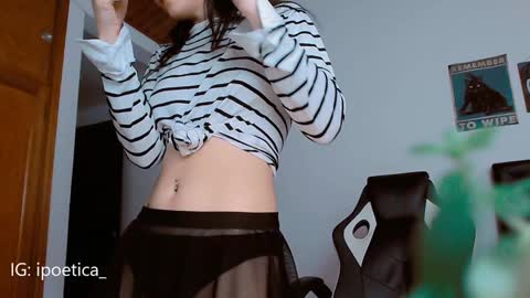 Snapshot of poeeticaa_ chatting on 01.08.25 IG ipoetica online show from 01.08.25