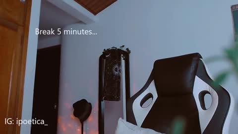 Snapshot of poeeticaa_ chatting on 01.18.25 IG ipoetica online show from 01.18.25