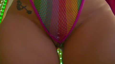 Snapshot of poison_milf_ chatting on 06.29.26 poison_milf_ online show from 06.29.26