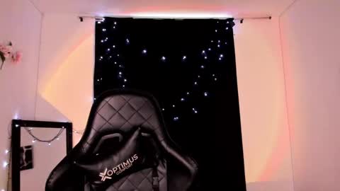 Willow                      Hours 12pm to 630pm Colombian time FRIDAY AND SUNDAY FREE DAYS online show from 01.20.25