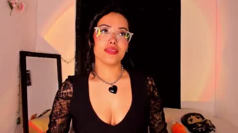 Willow                      Hours 12pm to 630pm Colombian time FRIDAY AND SUNDAY FREE DAYS online show from 02.04.25