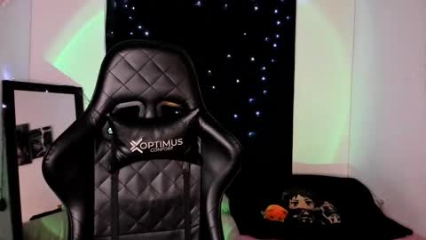 Willow                      Hours 12pm to 630pm Colombian time FRIDAY AND SUNDAY FREE DAYS online show from 02.26.25