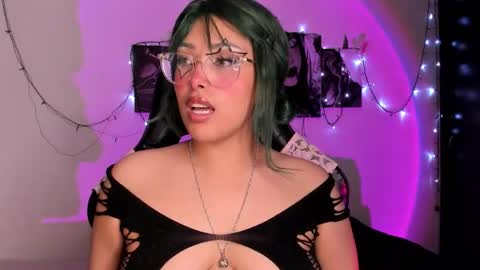 Willow                      Hours 12pm to 630pm Colombian time FRIDAY AND SUNDAY FREE DAYS online show from 11.27.25