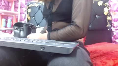 Snapshot of poisondost_hot chatting on 10.14.25 Aleja online show from 10.14.25