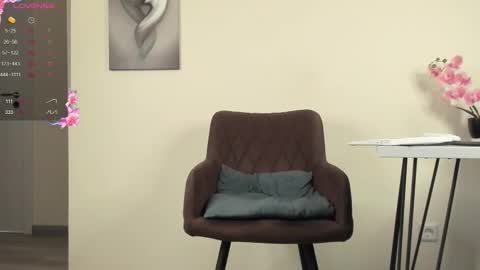 Holy Blonde online show from 11.20.25