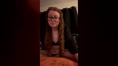 Snapshot of poisonivyy95 chatting on 03.02.26 poisonivyy95 online show from 03.02.26