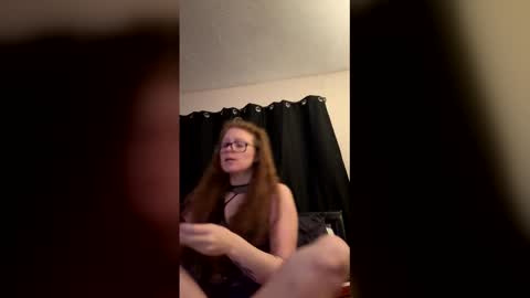 Snapshot of poisonivyy95 chatting on 03.03.26 poisonivyy95 online show from 03.03.26