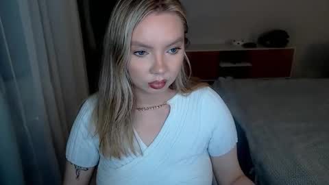 Snapshot of polinajones chatting on 06.04.26 PolinaJones online show from 06.04.26