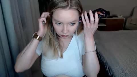 Snapshot of polinajones chatting on 06.09.26 PolinaJones online show from 06.09.26