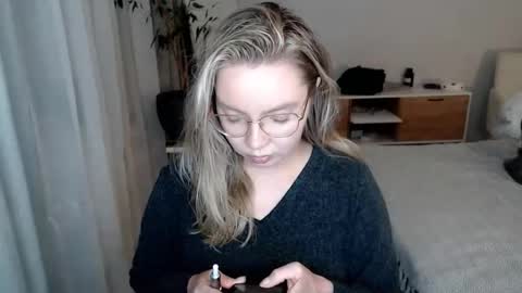Snapshot of polinajones chatting on 06.10.26 PolinaJones online show from 06.10.26