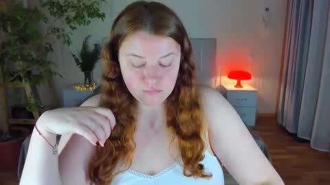 Snapshot of polinasallivan chatting on 09.29.25 Polina online show from 09.29.25