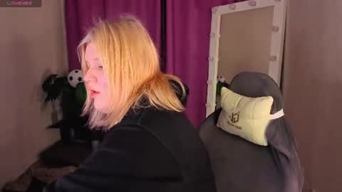Snapshot of polly__mayer chatting on 06.22.26 Polly online show from 06.22.26