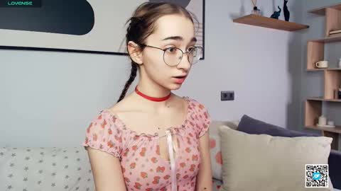 Polly online show from 10.07.25