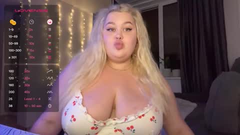 polly_cuteee online show from 09.08.25