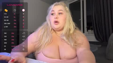 polly_cuteee online show from 10.21.25