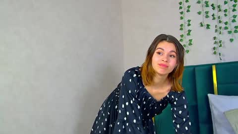 Polly online show from 01.24.25