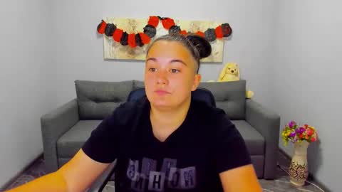 Snapshot of pollyramsey chatting on 11.04.25 Polly online show from 11.04.25