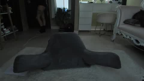 Snapshot of polvodeestrellas_ chatting on 12.10.24 - Help me Reach 100 thumbs up online show from 12.10.24