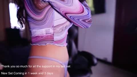 Snapshot of polvodeestrellas_ chatting on 02.04.25 - Help me Reach 100 thumbs up online show from 02.04.25