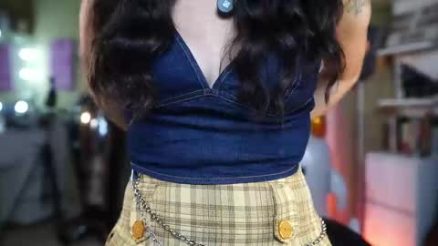 Snapshot of polvodeestrellas_ chatting on 10.23.25 - Help me Reach 100 thumbs up online show from 10.23.25