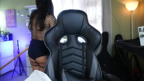 Snapshot of polvodeestrellas_ chatting on 03.18.26 - Help me Reach 100 thumbs up online show from 03.18.26