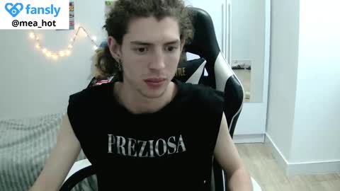 Snapshot of pomo_07 chatting on 10.08.25 aleks ness online show from 10.08.25