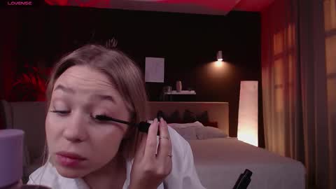 Snapshot of pooja_hegde chatting on 10.01.25 Eva online show from 10.01.25