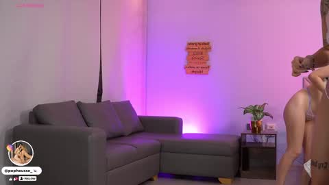 Snapshot of pophouse chatting on 10.21.25             online show from 10.21.25