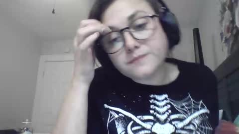 Snapshot of poppy_stax chatting on 10.22.25 Poppy Stax online show from 10.22.25