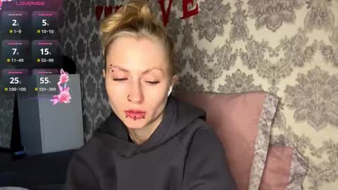  HERES SILVIA AND OlIVIA  WELCOME EVERYONE LOVENSE DOMI REACT TO YOUR TIPS LETS MAKE A GREAT SHOW TOGETHER  online show from 09.12.25