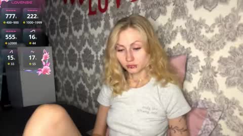  HERES SILVIA AND OlIVIA  WELCOME EVERYONE LOVENSE DOMI REACT TO YOUR TIPS LETS MAKE A GREAT SHOW TOGETHER  online show from 09.15.25