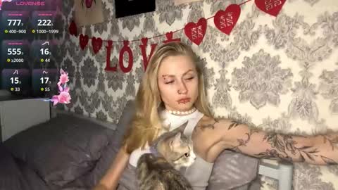  HERES SILVIA AND OlIVIA  WELCOME EVERYONE LOVENSE DOMI REACT TO YOUR TIPS LETS MAKE A GREAT SHOW TOGETHER  online show from 09.16.25