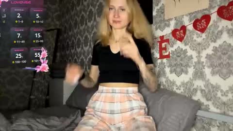  HERES SILVIA AND OlIVIA  WELCOME EVERYONE LOVENSE DOMI REACT TO YOUR TIPS LETS MAKE A GREAT SHOW TOGETHER  online show from 09.29.25