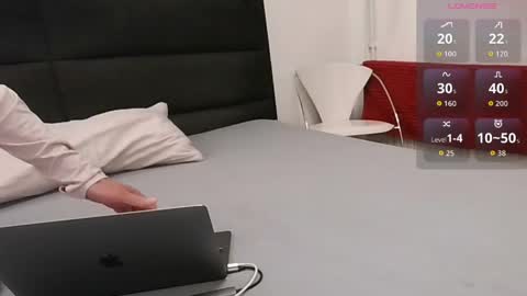 Snapshot of povaridad chatting on 04.12.26 Smooth Daddy online show from 04.12.26