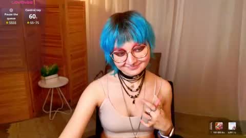 Snapshot of powderofgun chatting on 06.17.26 powderofgun online show from 06.17.26