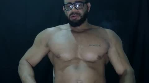 Snapshot of powerdmuscle chatting on 05.25.26 powerdmuscle online show from 05.25.26